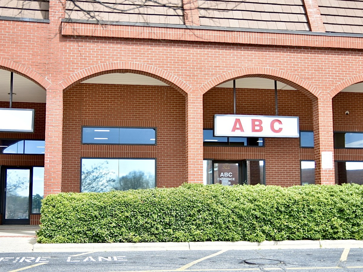 Oak Avenue Mall Store